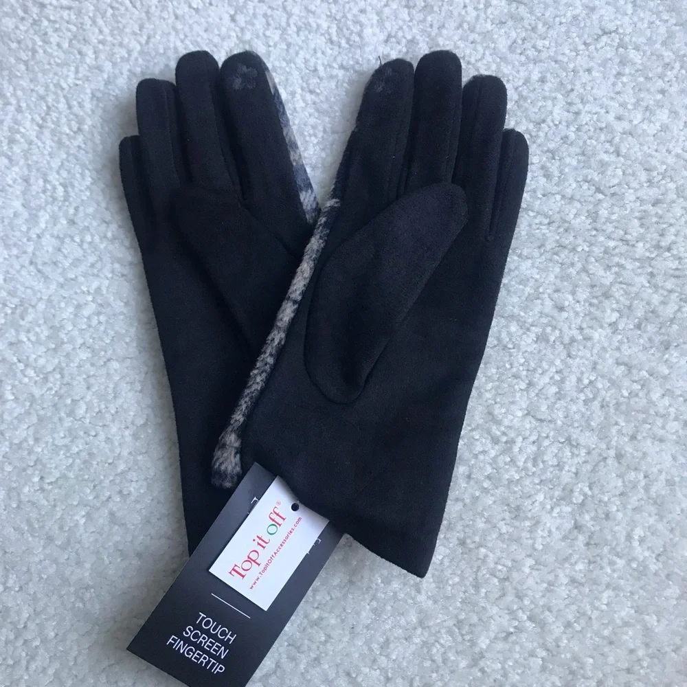 NWT Top It Off Plaid Touchscreen Gloves - One Size fits most